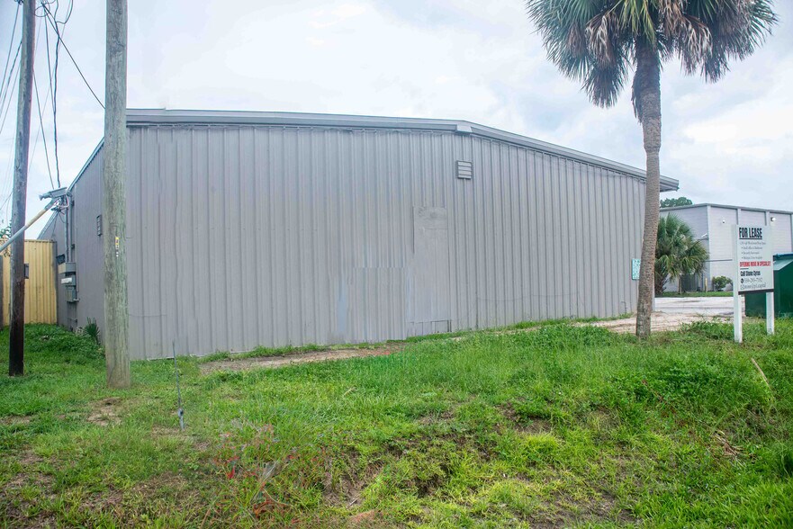 More Photos Of 3033 NE 19th Dr, Gainesville Warehouse For Lease