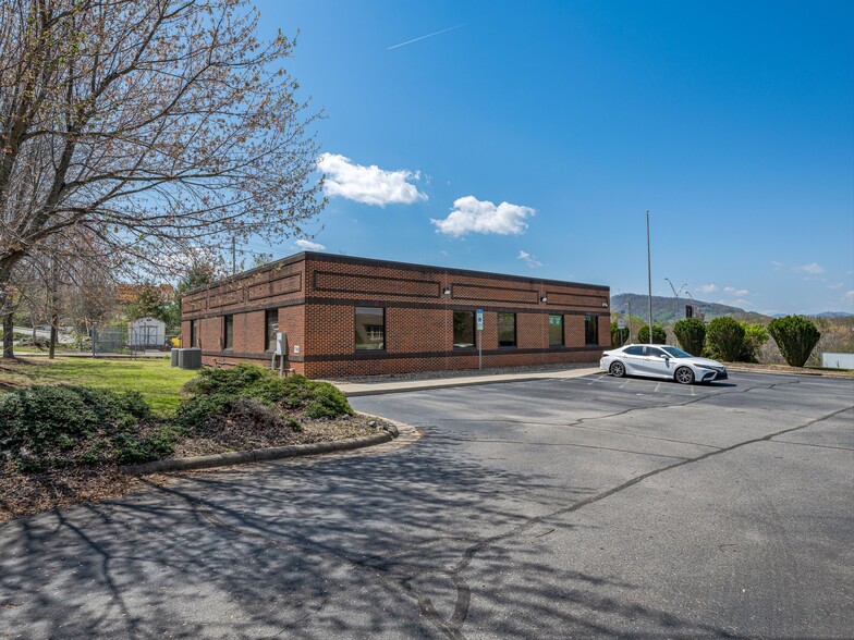 More Photos Of 786 Dogwood Rd, Asheville Office Residential For Sale