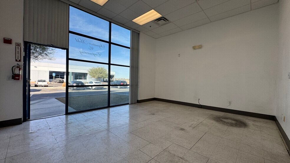 More Photos Of 17056 B Hercules St, Hesperia Service For Lease