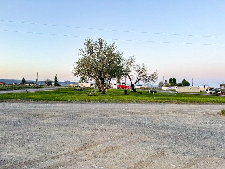 More Photos Of 87275 County Hwy 9-28, Christmas Valley Hotel For Sale