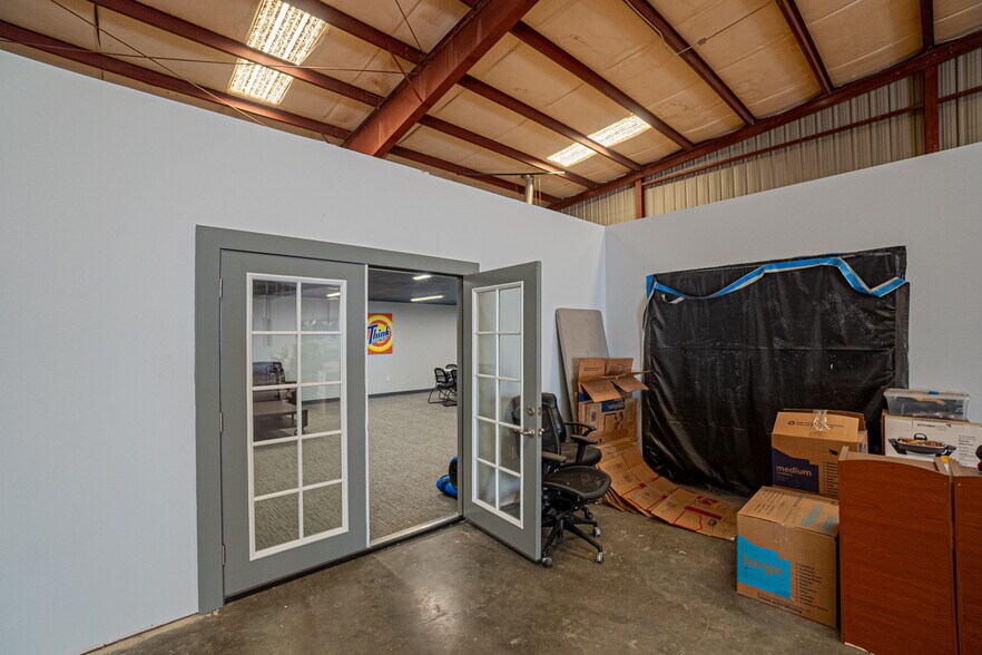 More Photos Of 3500 Confederate Rd, El Paso Warehouse For Lease