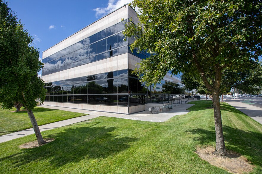 More Photos Of 1552 Coffee Rd, Modesto Medical For Lease