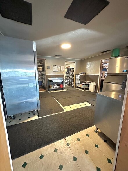 More Photos Of 899 E Lennon Dr, Emory Restaurant For Sale