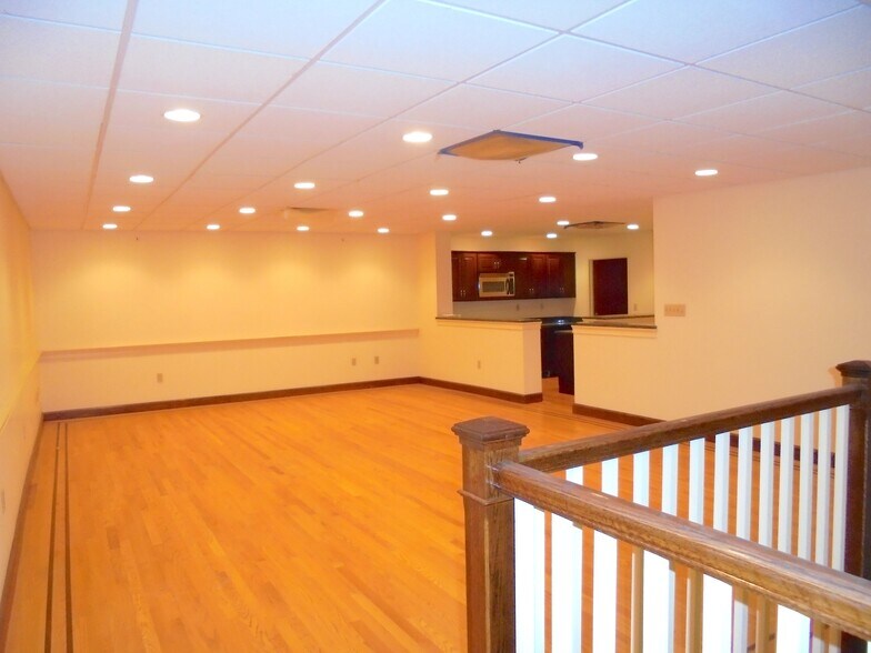 More Photos Of 256 Main St, East Windsor Research And Development For Lease