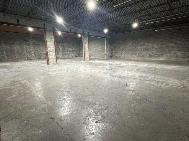 More Photos Of 238 Globe St, Radcliff Distribution For Lease