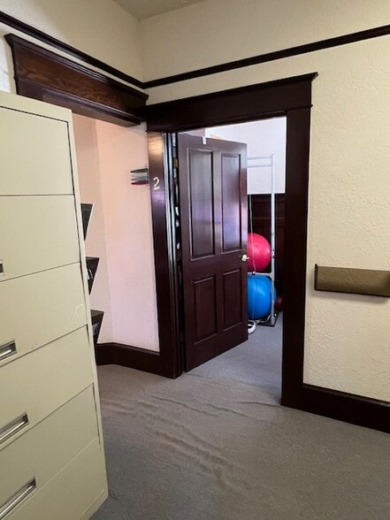 More Photos Of 1934 NE Broadway St, Portland Medical For Sale