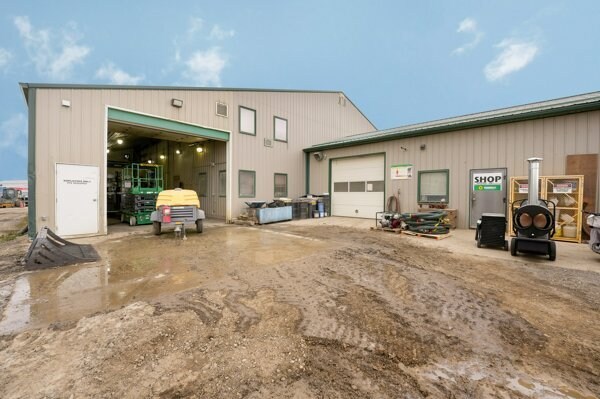 More Photos Of 30 Industrial Dr, Sylvan Lake Service For Lease