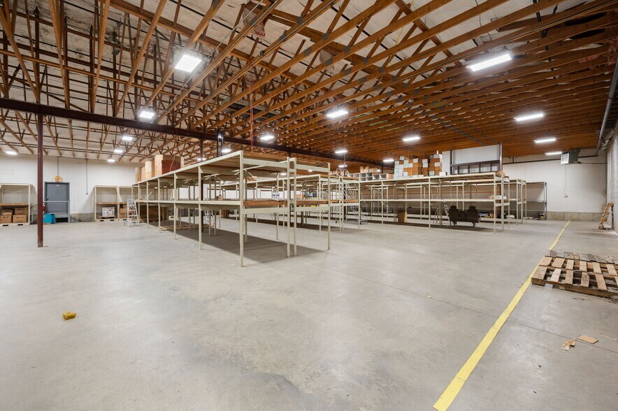 More Photos Of 16 E Industrial Rd, Branford Warehouse For Lease