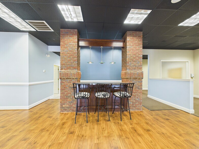 More Photos Of 7559 Kayne Blvd, Columbus Freestanding For Lease