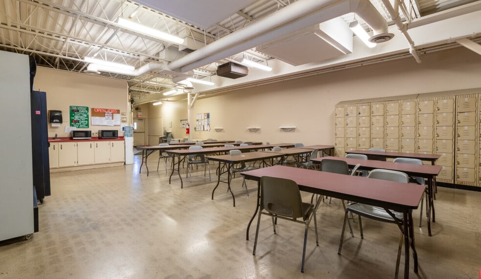 More Photos Of 888 Guelph St, Kitchener Manufacturing For Lease