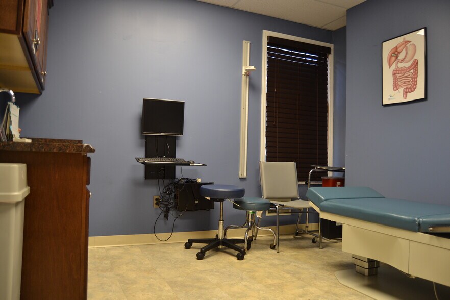 More Photos Of 670 N Beers St, Holmdel Medical For Sale