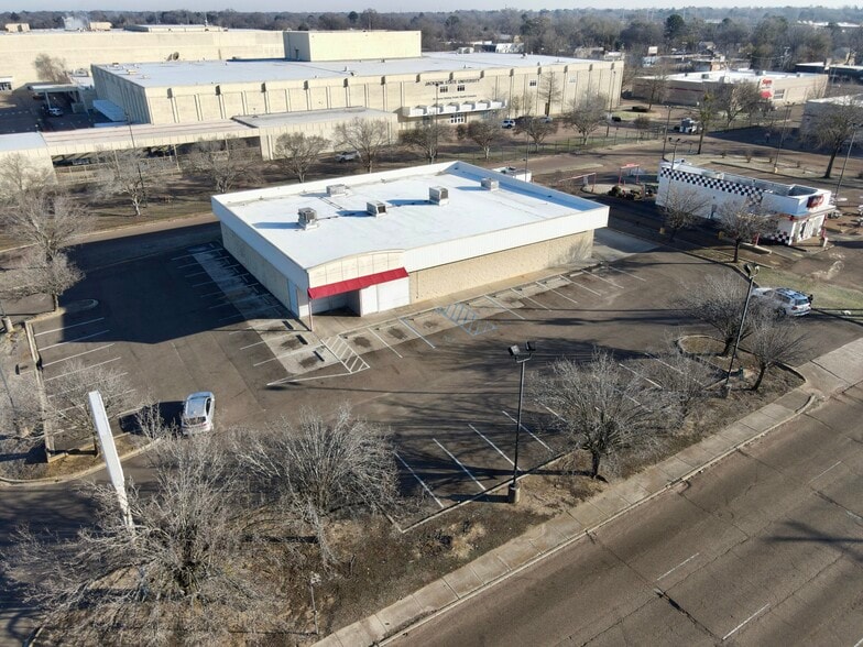 More Photos Of 320 Woodrow Wilson Ave, Jackson Freestanding For Sale