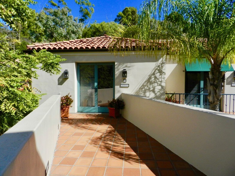 More Photos Of 550 Silver Spur Rd, Rancho Palos Verdes Office For Lease