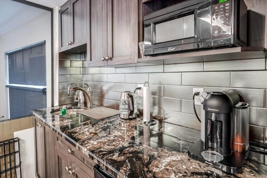 More Photos Of 4151 Rue Beaubien E, Montréal Storefront Retail Residential For Sale