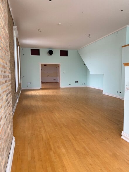 More Photos Of 1312 W North Ave, Chicago Loft Creative Space For Sale