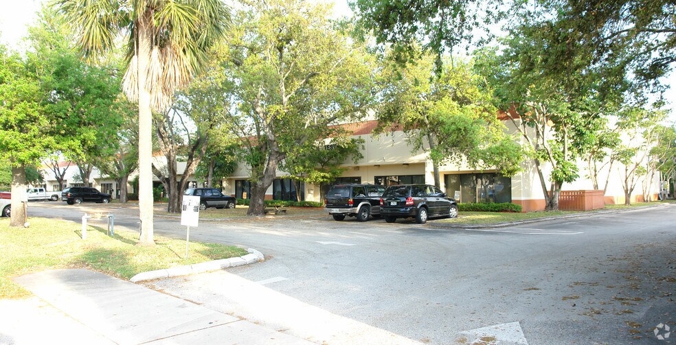 More Photos Of 3001-3017 Greene St, Hollywood Showroom For Lease