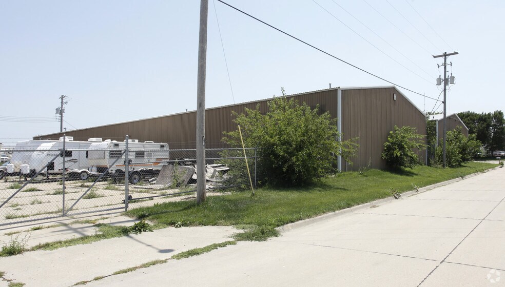 Primary Photo Of 2357 Warren Dr, Plattsmouth Warehouse For Lease