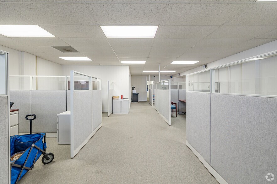 More Photos Of 23 South St, Baltimore Office For Sale