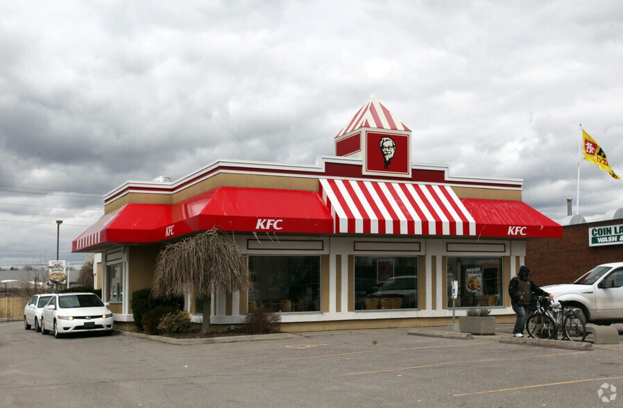 Primary Photo Of 177 Holland St E, Bradford West Gwillimbury Fast Food For Sale