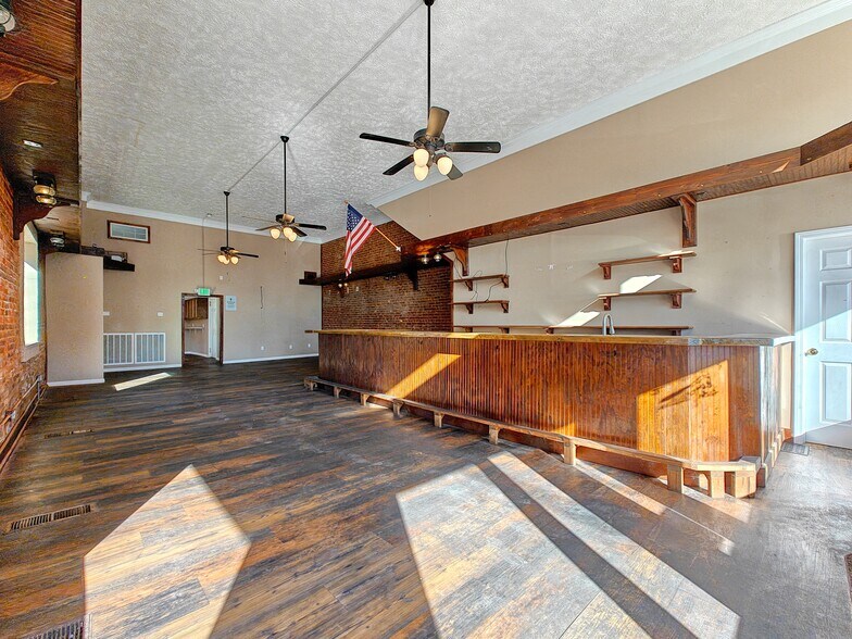 More Photos Of 5 Broadway St, McKenzie General Retail For Sale