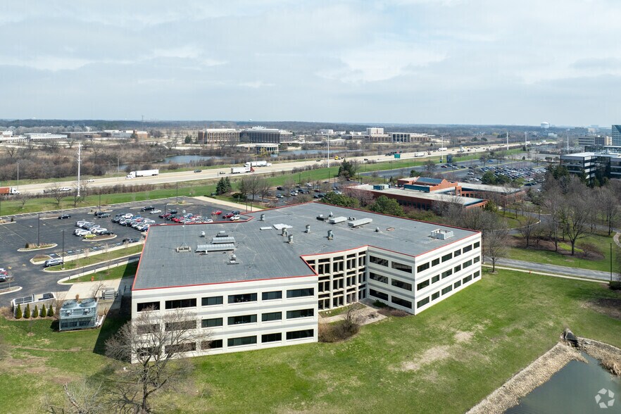 More Photos Of 387 Shuman Blvd, Naperville Medical For Lease