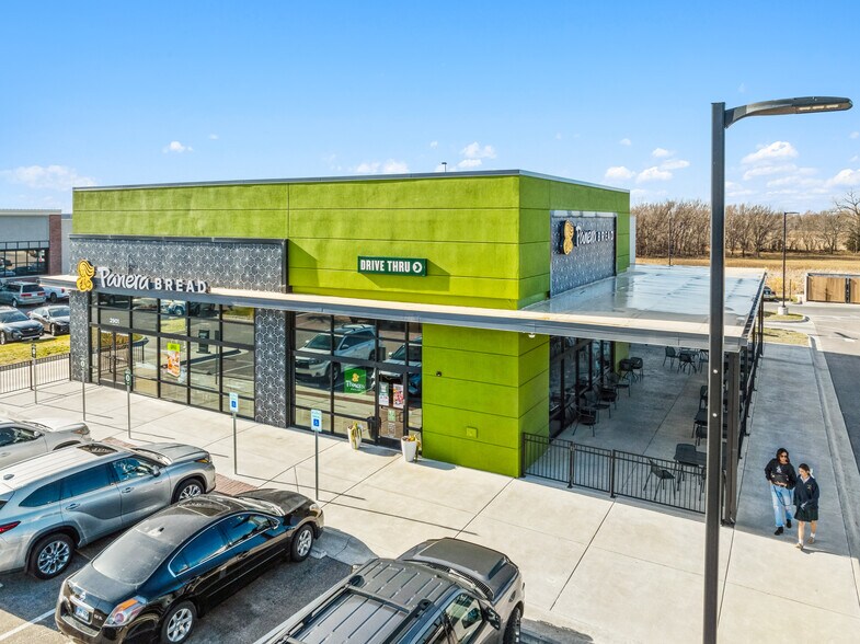 More Photos Of 2901 N Maize Rd, Wichita Fast Food For Sale