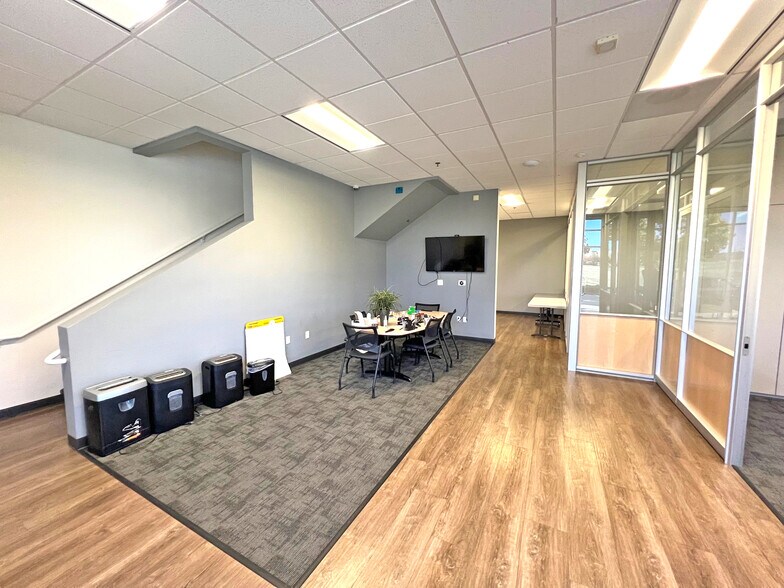 More Photos Of 5724 Lonetree Blvd, Rocklin Flex For Lease