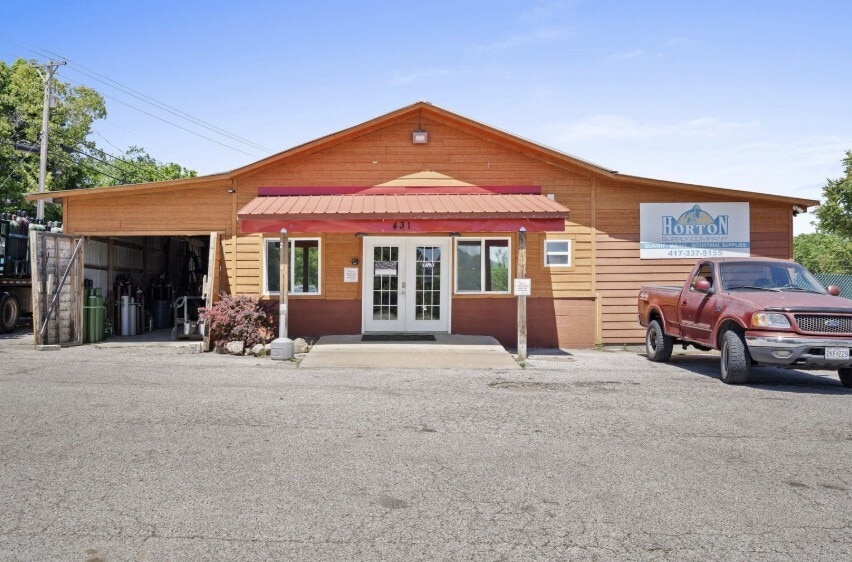 Primary Photo Of 431 1st St, Hollister Flex For Sale