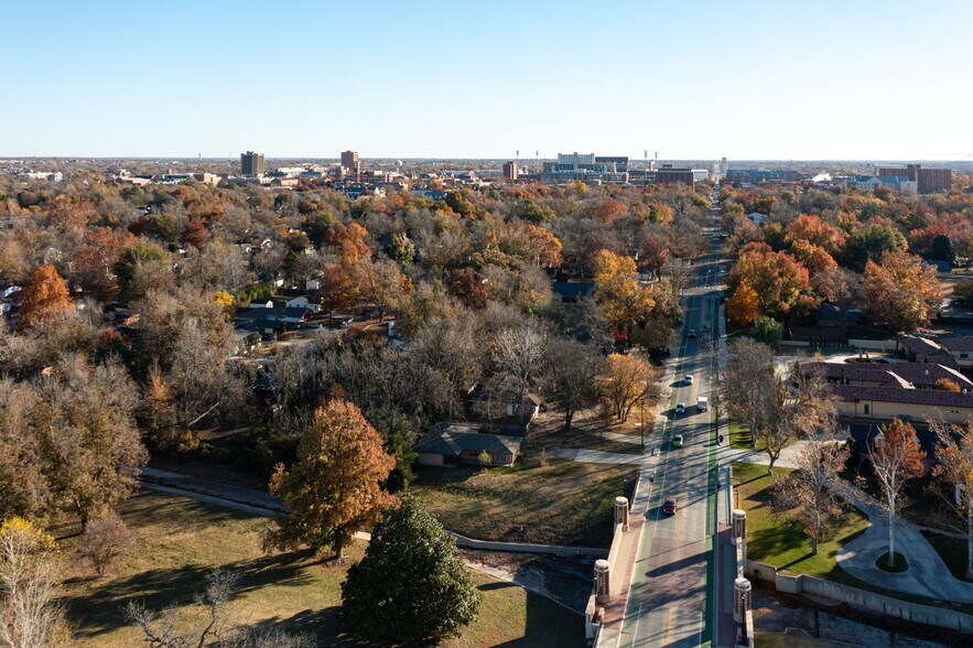 More Photos Of 1031 W Lindsey St, Norman Land For Sale