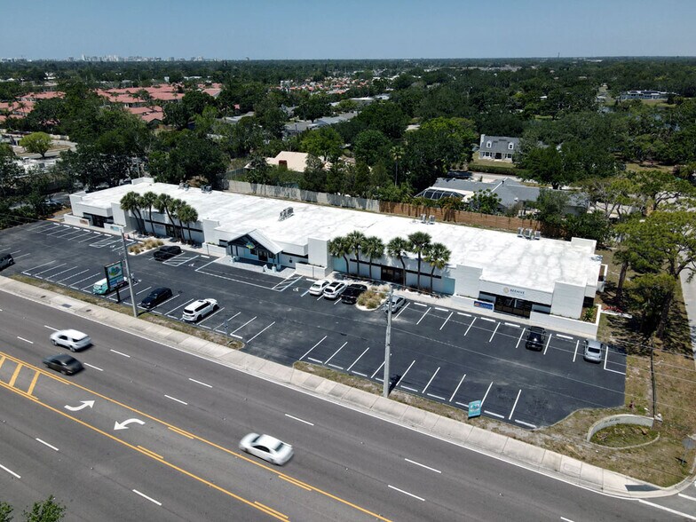 More Photos Of 3801 Bee Ridge Rd, Sarasota Storefront For Sale