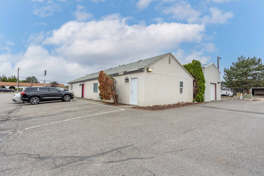 More Photos Of 5428 W Clearwater Ave, Kennewick Storefront Retail Office For Lease
