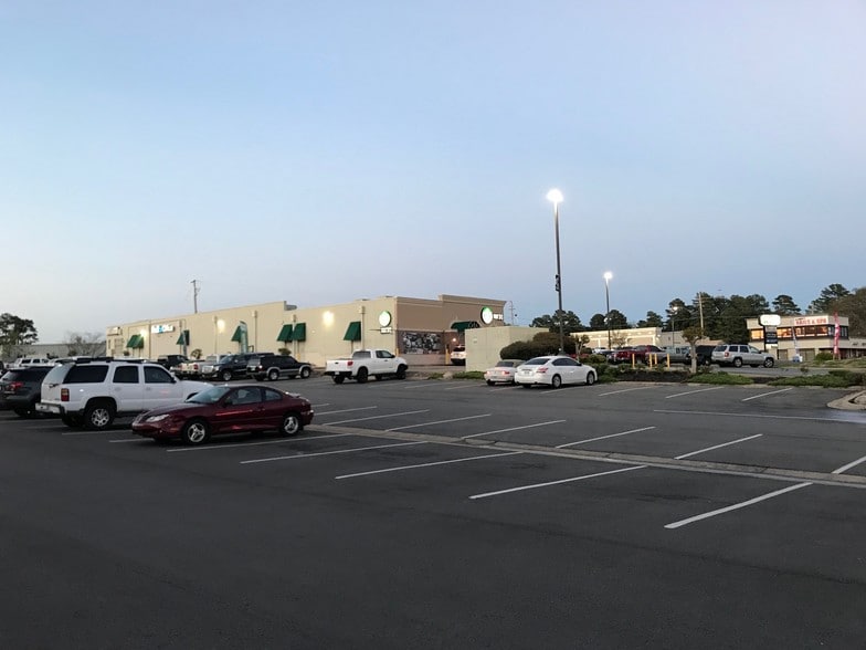 More Photos Of 3948 Central Ave, Hot Springs National Park Unknown For Lease