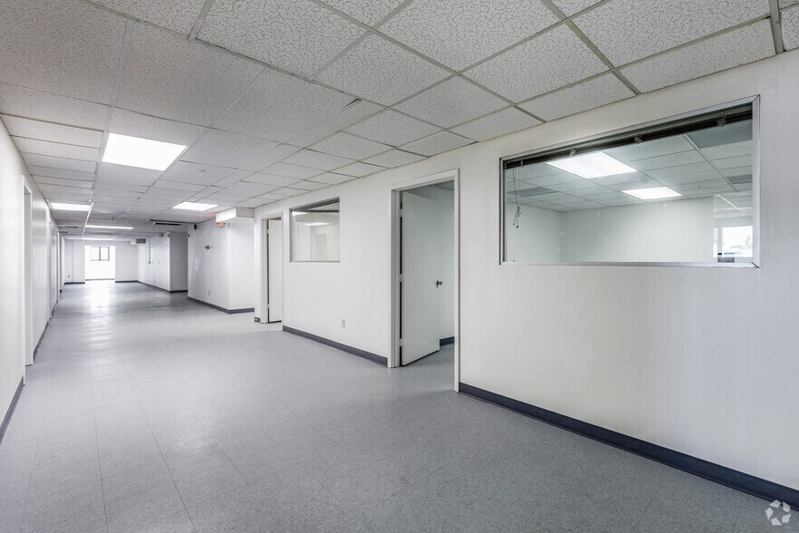 More Photos Of 2401 72nd St N, Saint Petersburg Manufacturing For Sale
