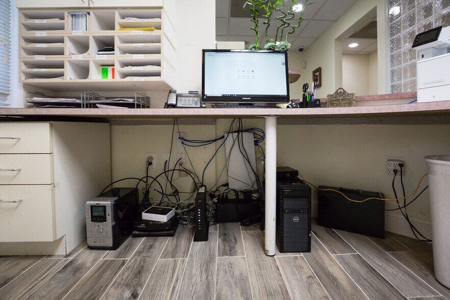 More Photos Of 931-947 Russell Ave, Gaithersburg Medical For Lease