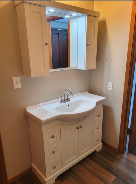 More Photos Of 2 E Main St, New Hampton General Retail For Sale