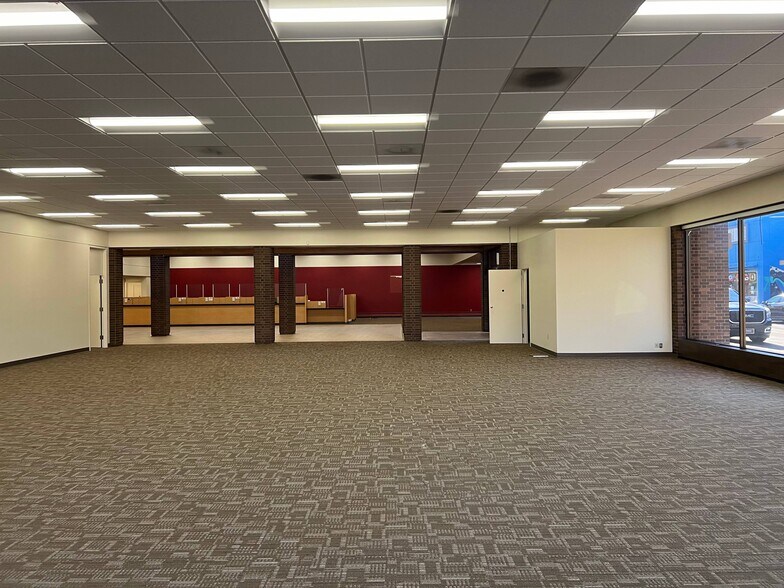 More Photos Of 110 NE Roberts Ave, Gresham Bank For Sale