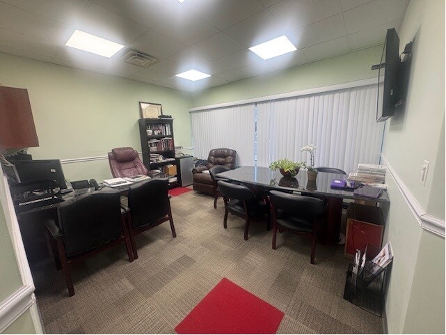 More Photos Of 943 N Plum Grove Rd, Schaumburg Medical For Sale