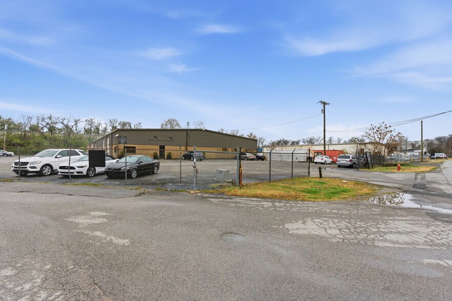 More Photos Of 213 Whitsett Rd, Nashville Warehouse For Sale