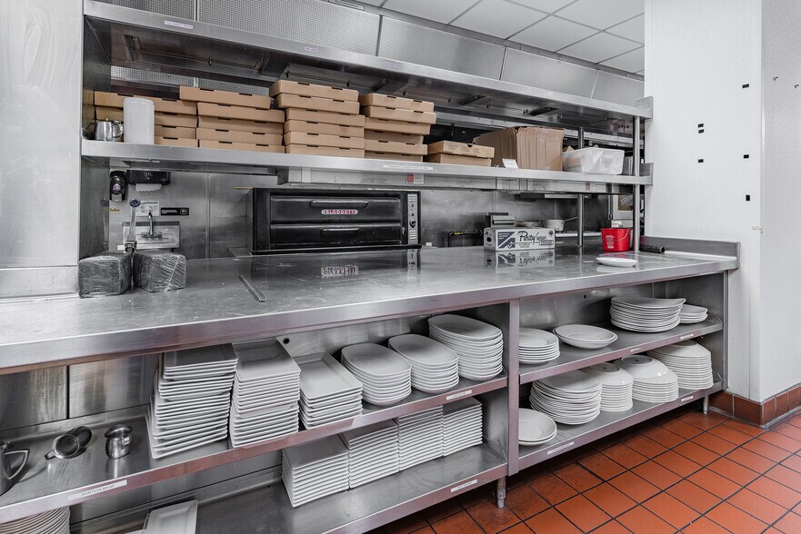 More Photos Of 125 E Main St, Rochester Hotel For Lease