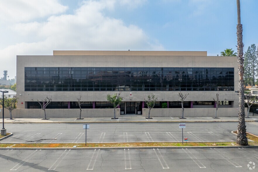 More Photos Of 66 Hurlbut St, Pasadena Medical For Lease