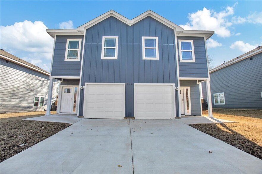 More Photos Of 400-414 E 7th St, Bonham Apartments For Sale