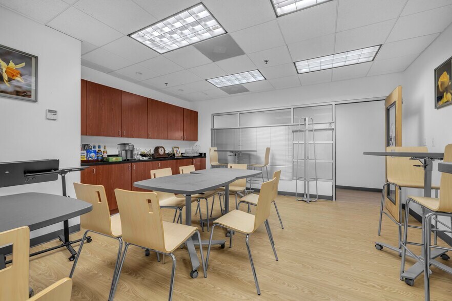 More Photos Of 459 Herndon Pky, Herndon Medical For Lease