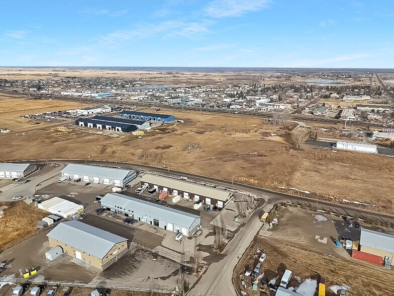 More Photos Of 130 Canal Gdns, Strathmore Warehouse For Sale