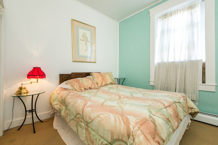 More Photos Of 302-304 S River Park Dr, Guttenberg Apartments For Sale