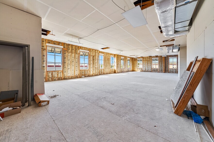 More Photos Of 4801 Biddle Rd, Central Point Office For Lease