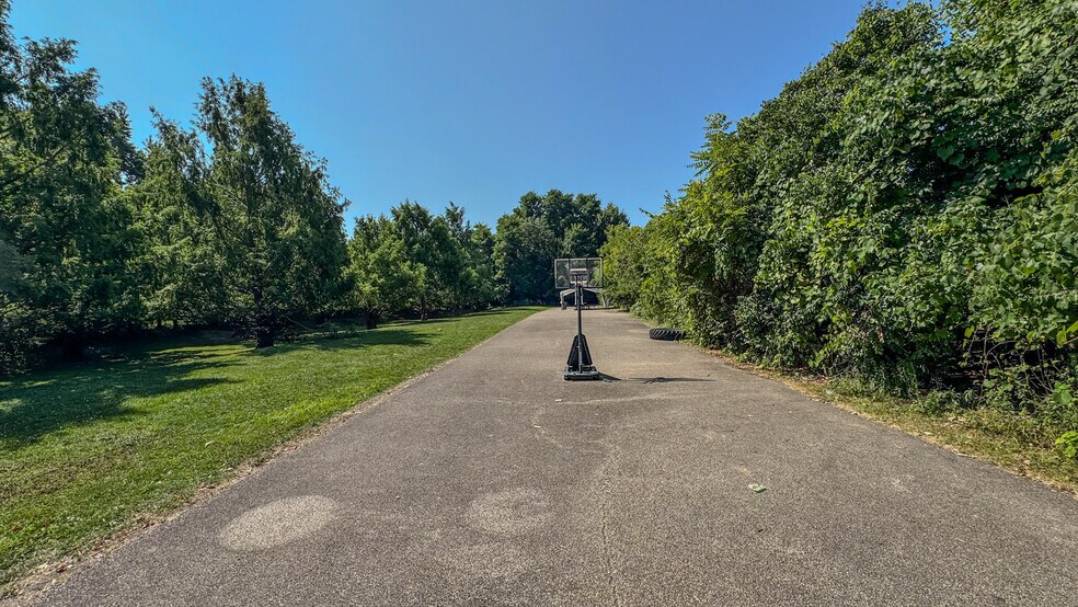 More Photos Of 5133 Darrow Rd, Hudson Health Club For Sale