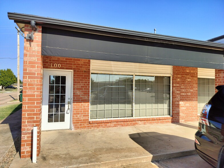 Primary Photo Of 2300 S Broadway, Edmond Medical For Lease