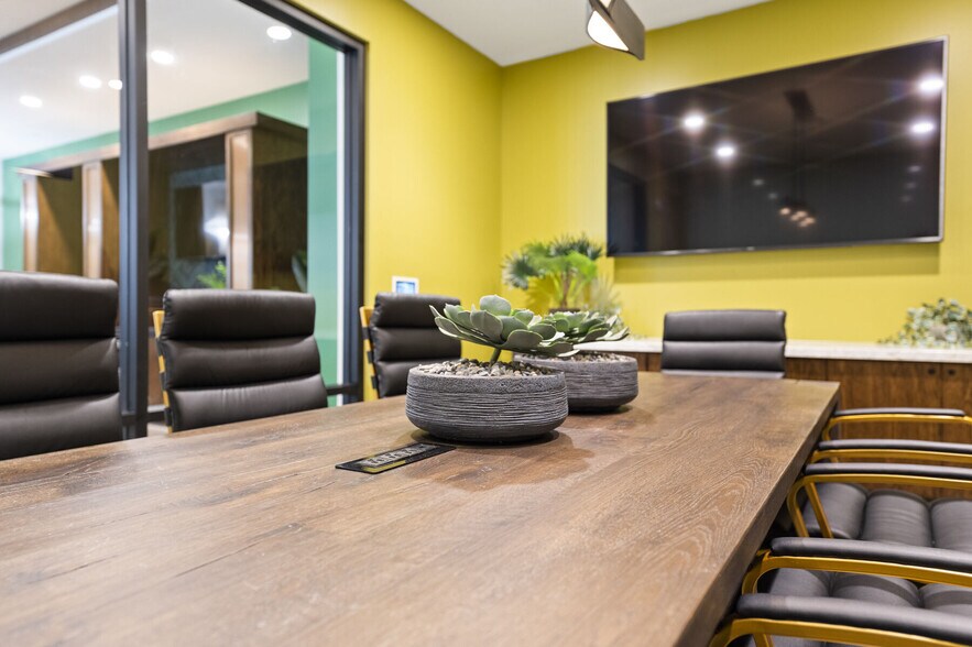 More Photos Of 2040-2060 N Scottsdale Rd, Scottsdale Apartments For Lease