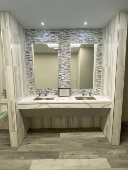 More Photos Of 10135 Colvin Run Rd, Great Falls Medical For Lease