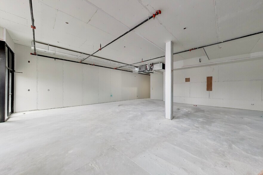 More Photos Of 1952 W Lawrence Ave, Chicago Storefront Retail Office For Lease
